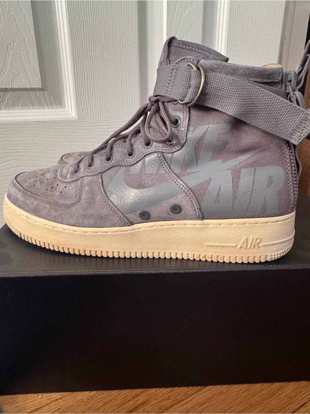 Nike SF Air Force 1 Mid 'Gunsmoke' ( 917753-007) size 10.5